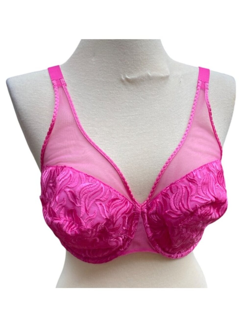 40DD Playtex Raspberry Embroidered Underwire Bra Mesh Panels Comfort Fit